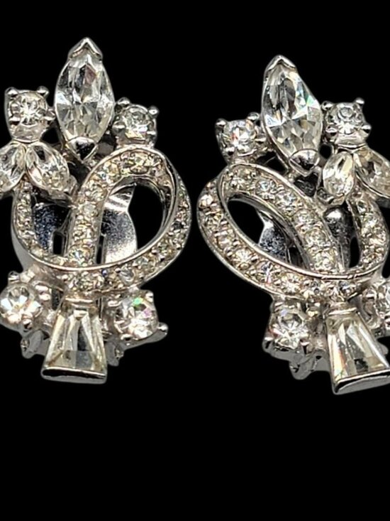 Pennino Jewelry - Vintage Pennino Sparkling Ice Bow & Flowers Clip On Earrings Rhodium Plated